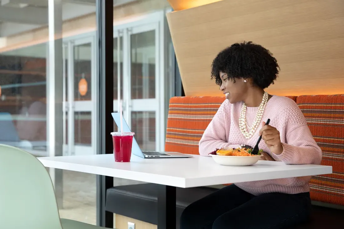 A student eating in Schine.